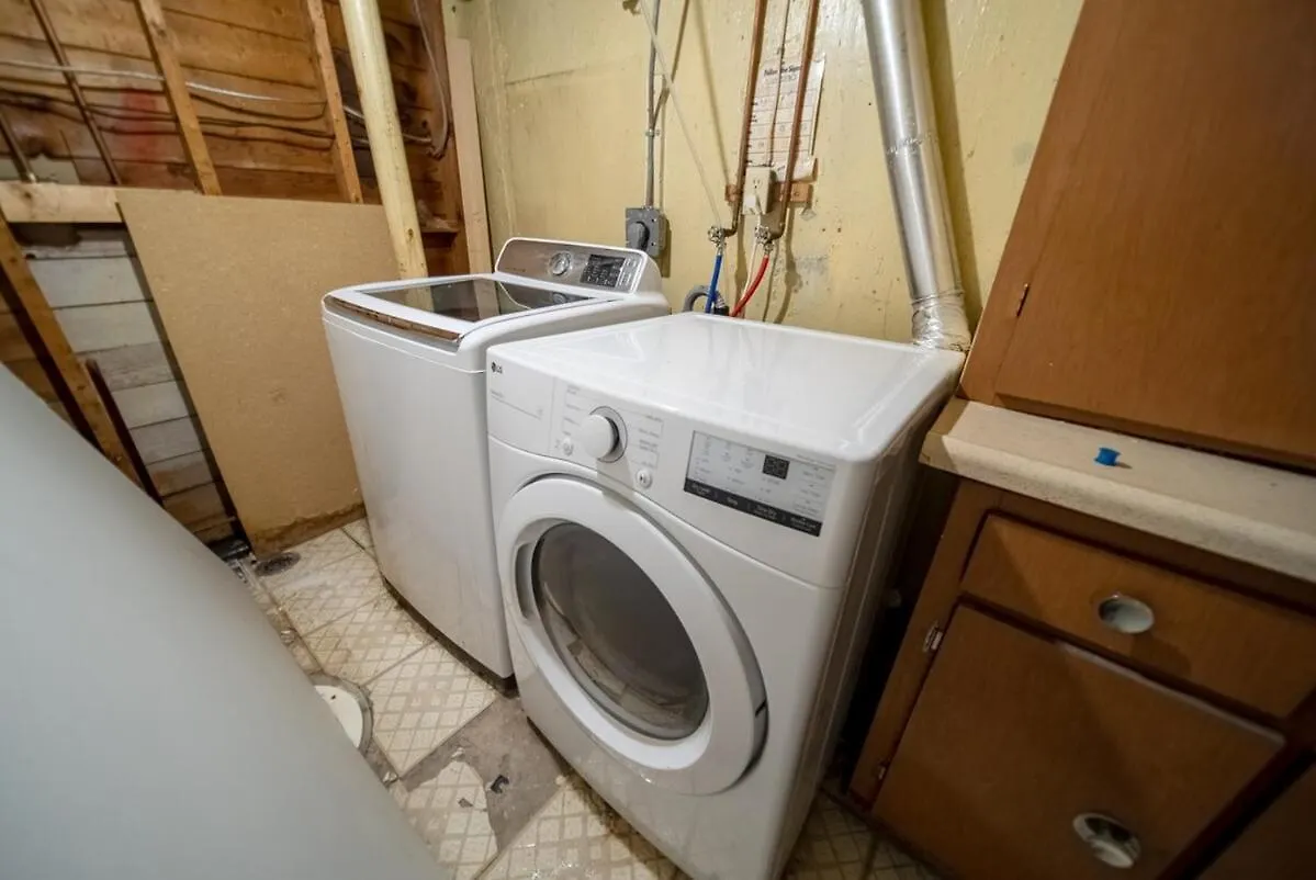 2 Bedroom Home In A Prime Location Winnipeg