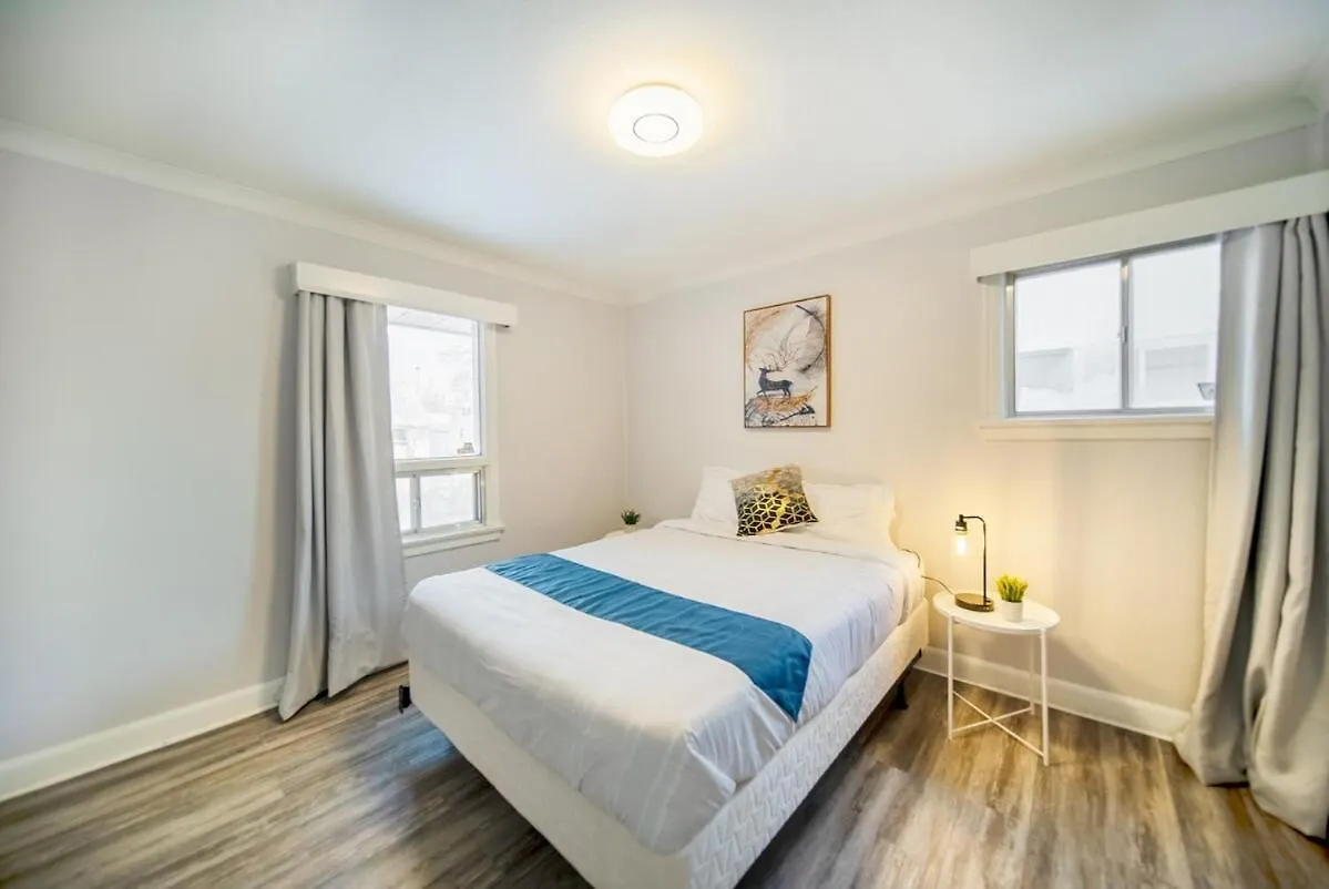 2 Bedroom Home In A Prime Location Winnipeg 0*,  Canada