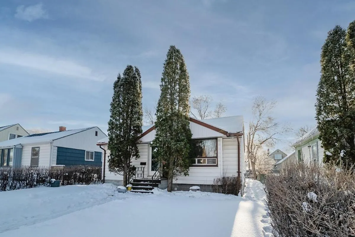 2 Bedroom Home In A Prime Location Winnipeg 0*,