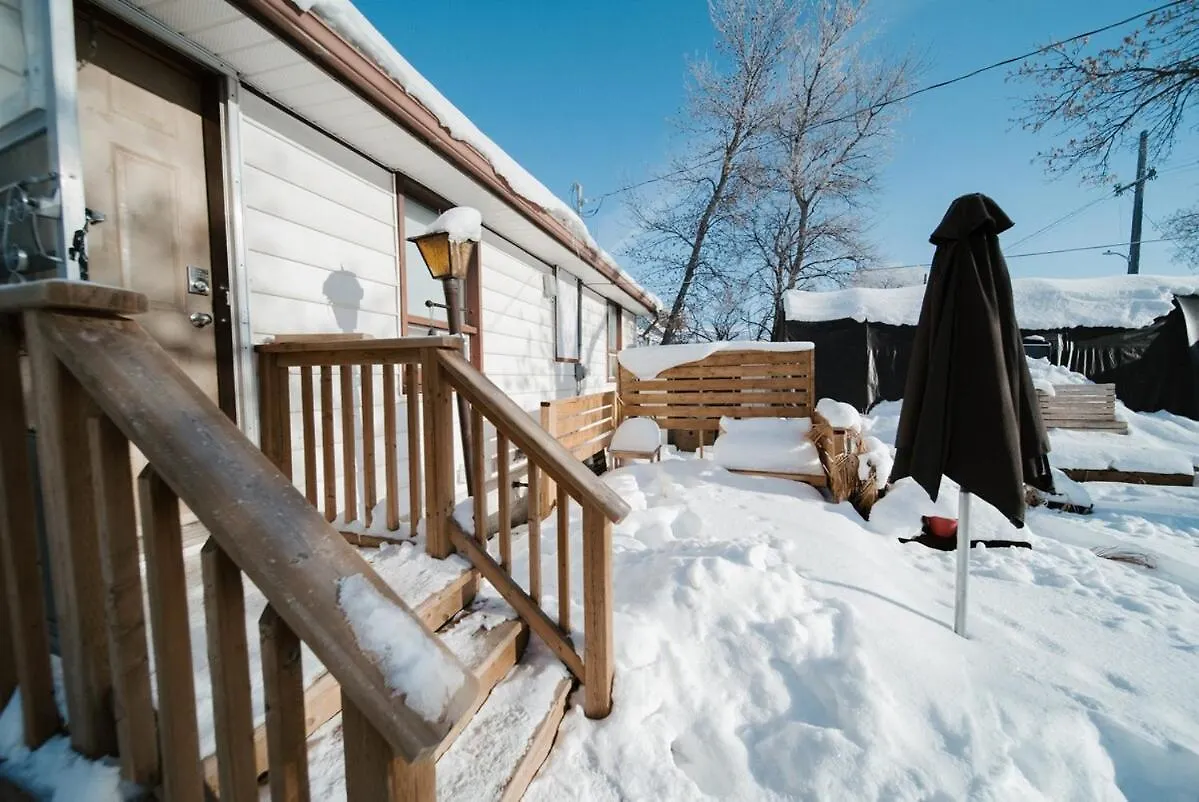 2 Bedroom Home In A Prime Location Winnipeg Holiday home