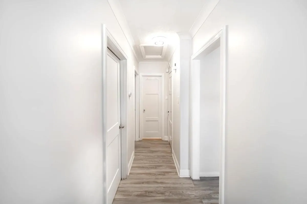 2 Bedroom Home In A Prime Location Winnipeg Canada
