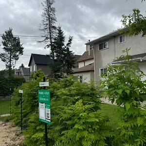 Holiday home Walking Distance To St Boniface, Easy Parking, Winnipeg