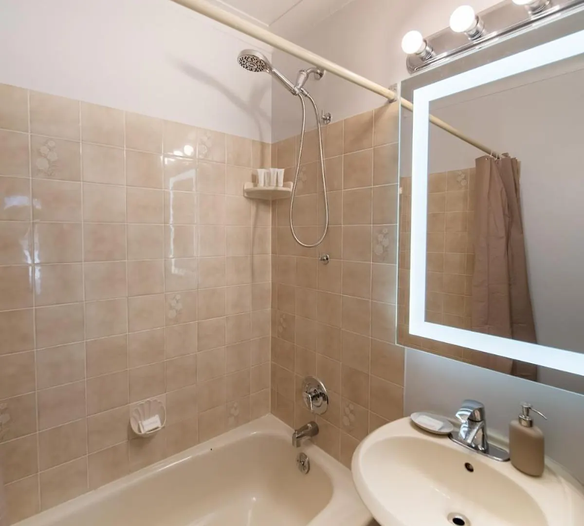 2 Bedroom Home In A Prime Location Winnipeg